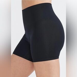 Yummie Mona Shaping Short in Black